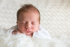 1_balma-photographe-naissance-bebe-nouveau-ne-GB-studiophoto.com_