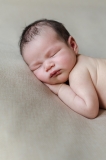 1_toulouse-photographe-naissance-portrait-bebe-GB-studiophoto.com_