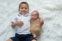 2_blagnac-photographe-naissance-fratrie-frere-GB-studiophoto.com_