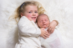 2_toulouse-photographe-naissance-fratrie-soeur-GB-studiophoto.com_