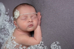 2_toulouse-photographe-newborn-naissance-nouveau-ne-GB-studiophoto.com_