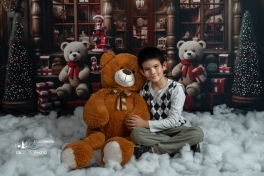noel-decor-photo-magique-enfant-famille-avec-une-peluche-ourson