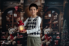 seance-photographique-enfant-avec-lanterne-a-noel-blagnac