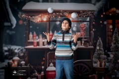 noel-studio-photo-avec-enfant-qui-joue-sous-la-neige