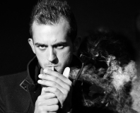 Portrait-homme-cigarettes
